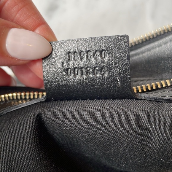 Authentic Gucci Sabrina handbag. Black leather. Ruffle strap - Picture 9 of 9
